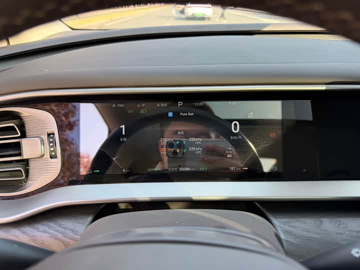 Фото 8 - Denza D9