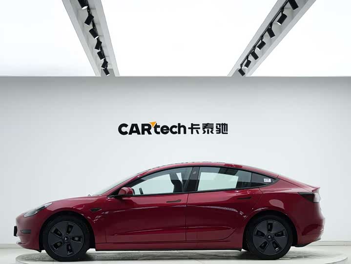 Фото 2 - Tesla Model 3