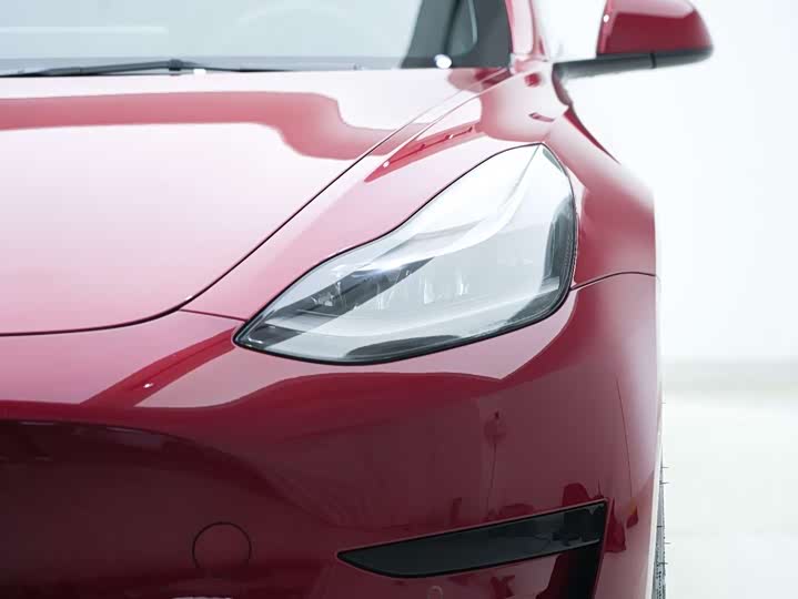 Фото 4 - Tesla Model 3