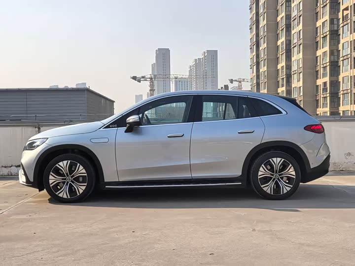 Фото 3 - Mercedes-Benz EQE SUV