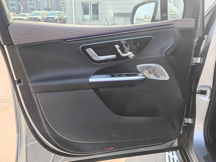 Фото 9 - Mercedes-Benz EQE SUV