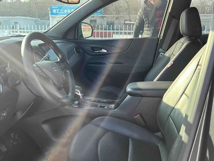 Фото 4 - Chevrolet Equinox