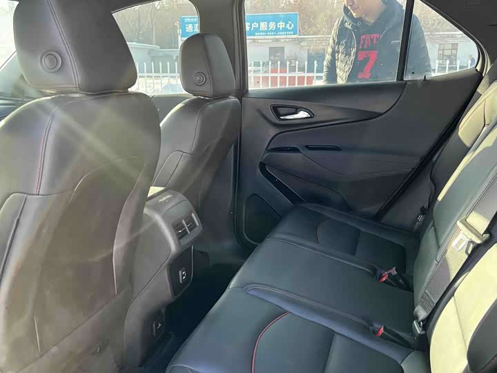 Фото 6 - Chevrolet Equinox