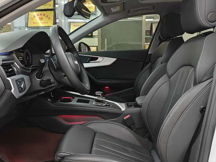 Фото 8 - Audi A4L