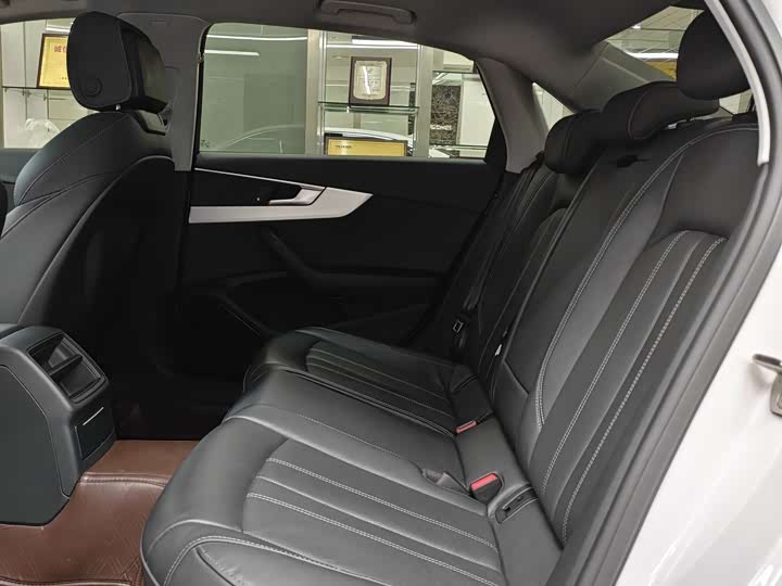 Фото 9 - Audi A4L