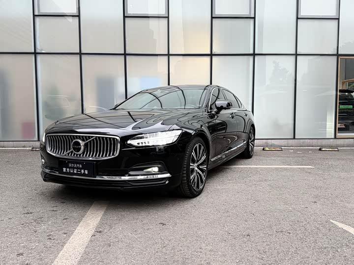 Фото 1 - Volvo S90