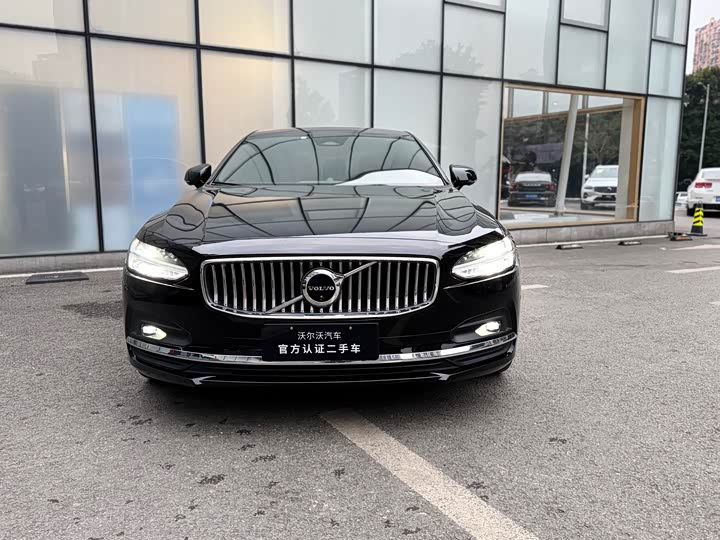 Фото 2 - Volvo S90