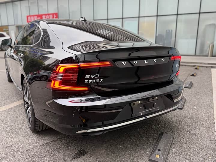 Фото 5 - Volvo S90