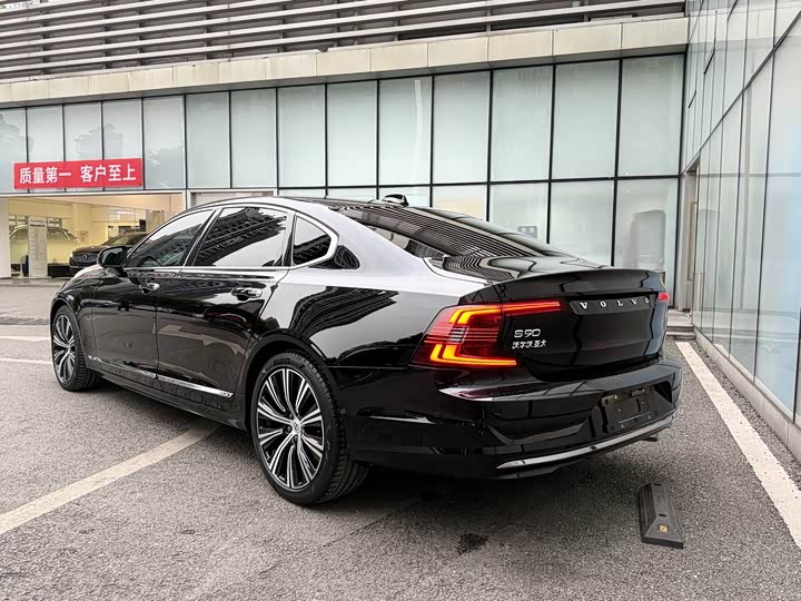 Фото 6 - Volvo S90