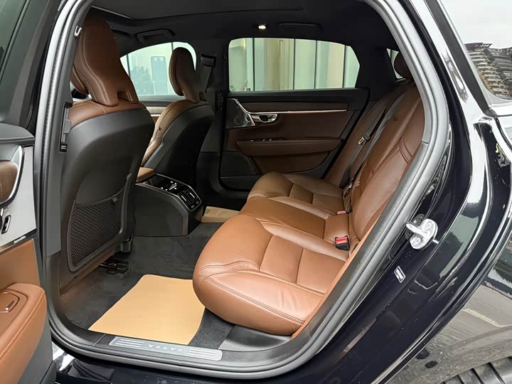 Фото 9 - Volvo S90