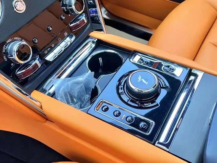 Фото 7 - Rolls-Royce Cullinan