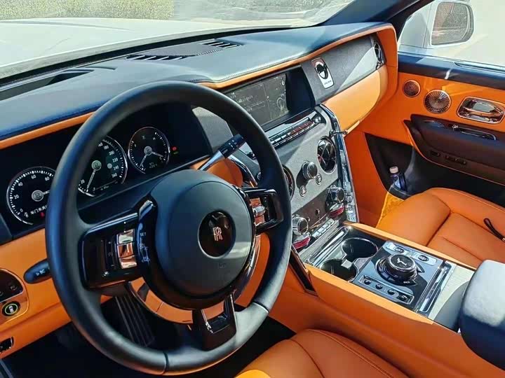 Фото 9 - Rolls-Royce Cullinan