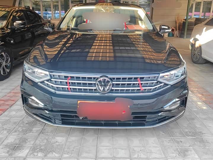 Фото 2 - Volkswagen Magotan