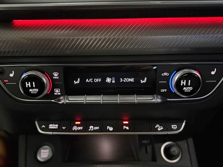 Фото 9 - Audi Q5L