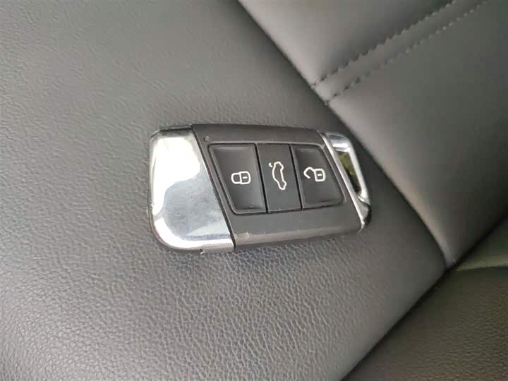 Фото 9 - Volkswagen Passat