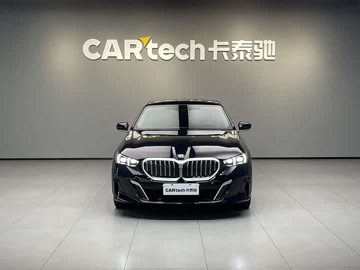 Фото 2 - BMW 5 Series