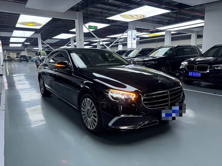Фото 3 - Mercedes-Benz E-Class