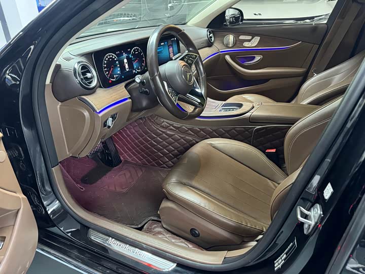 Фото 4 - Mercedes-Benz E-Class