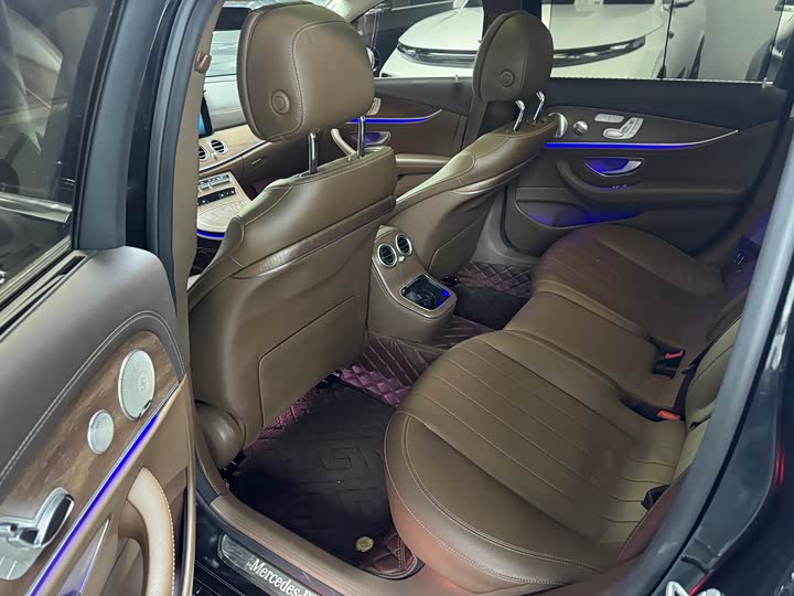 Фото 5 - Mercedes-Benz E-Class