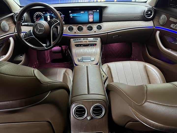 Фото 6 - Mercedes-Benz E-Class