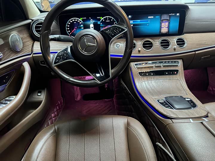 Фото 7 - Mercedes-Benz E-Class