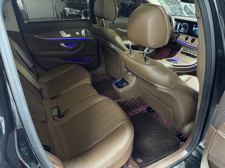 Фото 8 - Mercedes-Benz E-Class