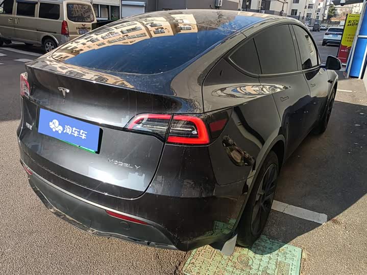 Фото 3 - Tesla Model Y