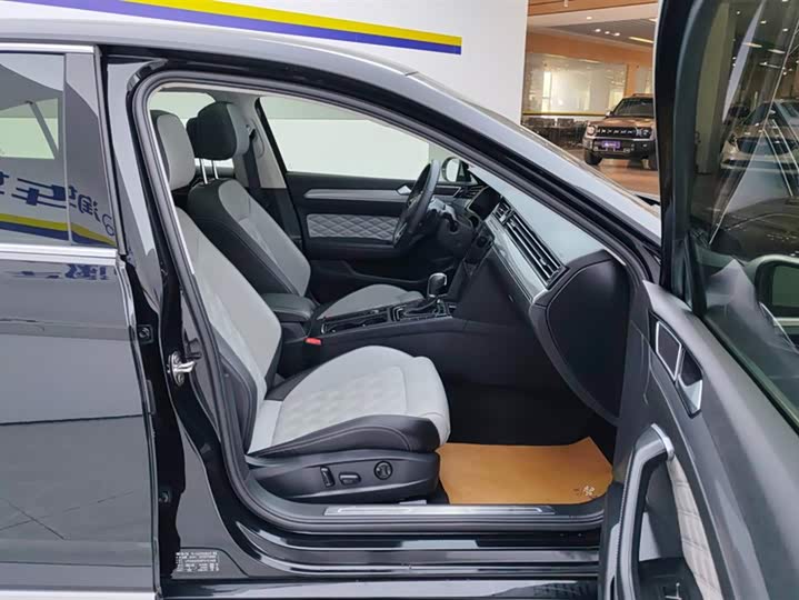 Фото 8 - Volkswagen Magotan