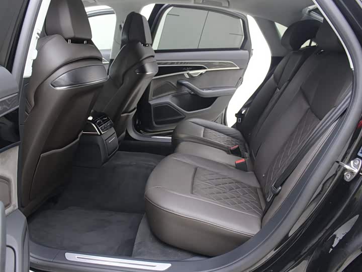 Фото 7 - Audi A8