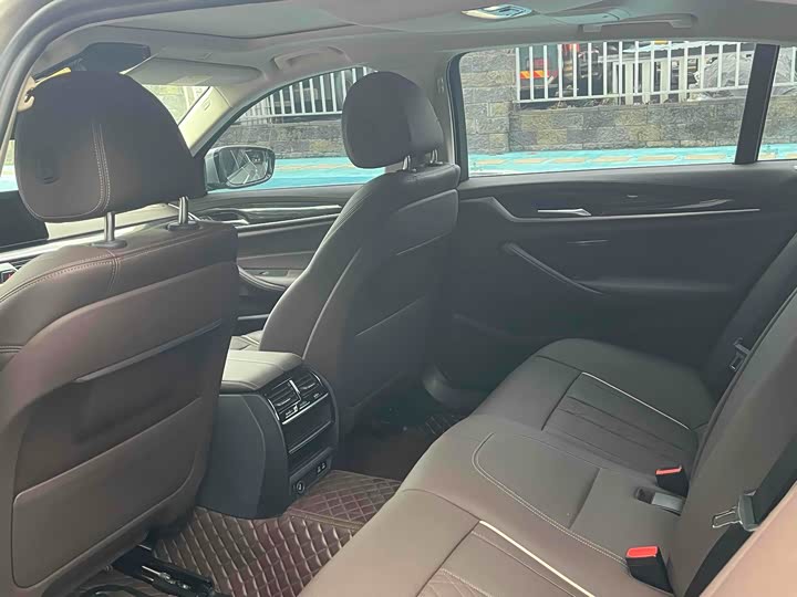 Фото 9 - BMW 5 Series