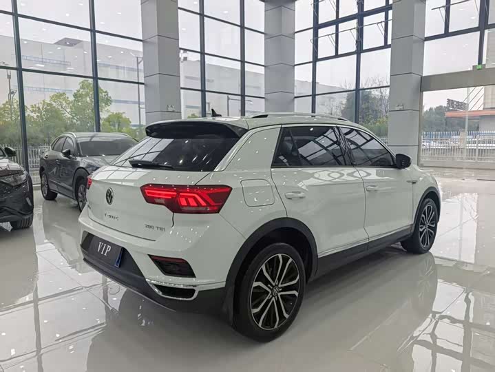 Фото 3 - Volkswagen T-Roc