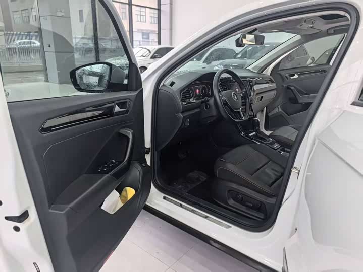 Фото 7 - Volkswagen T-Roc