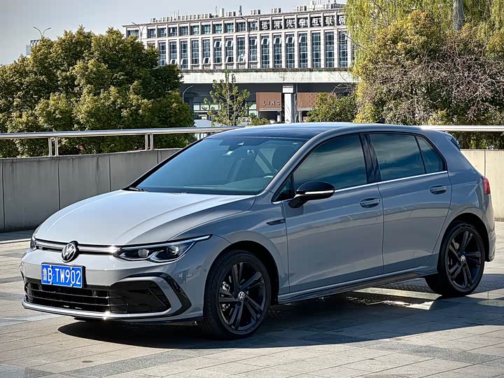 Фото 1 - Volkswagen Golf