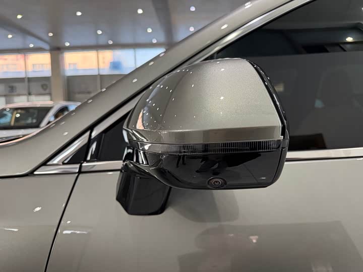 Фото 4 - LiXiang One