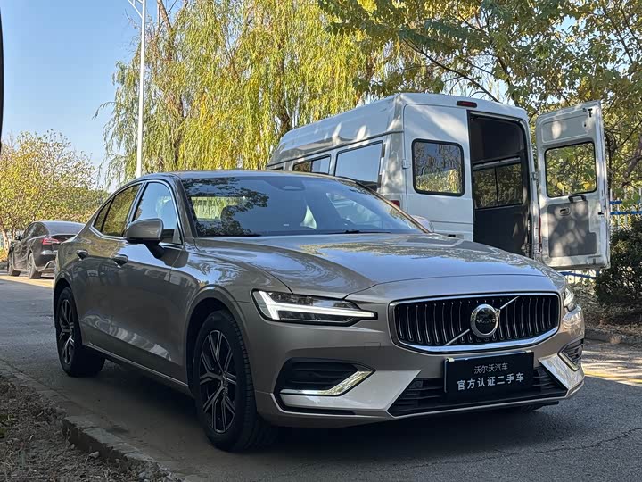 Фото 3 - Volvo S60