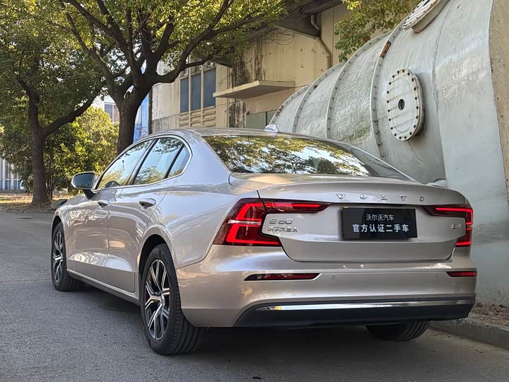 Фото 4 - Volvo S60