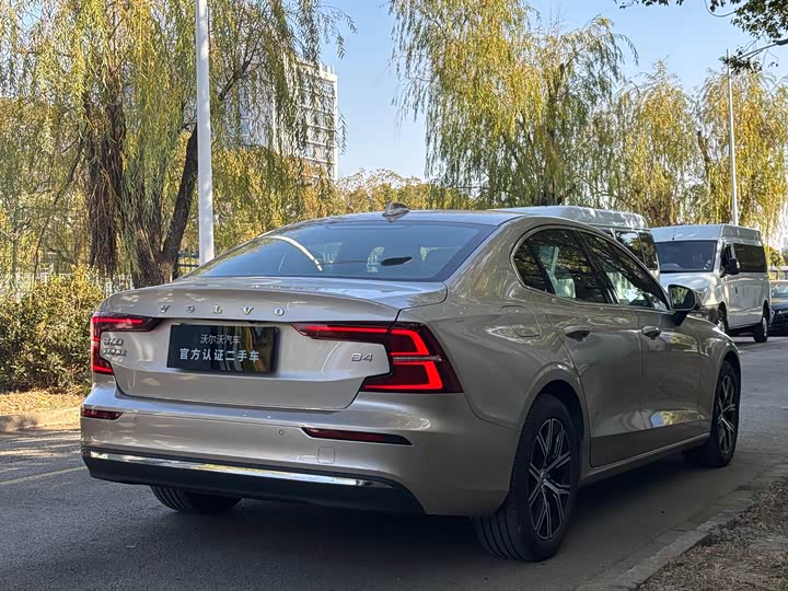 Фото 6 - Volvo S60