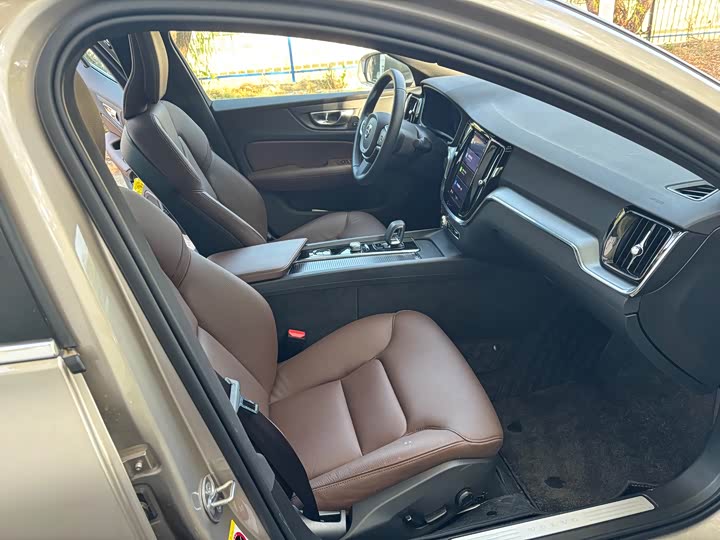 Фото 9 - Volvo S60