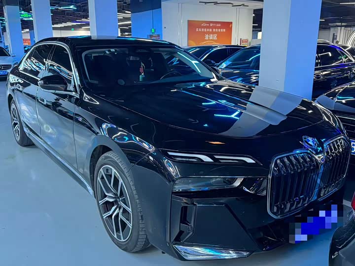 Фото 2 - BMW 7 Series