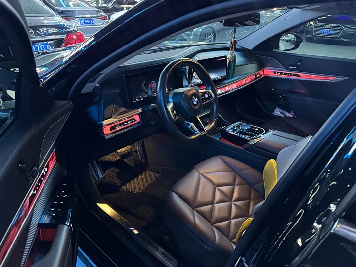 Фото 3 - BMW 7 Series