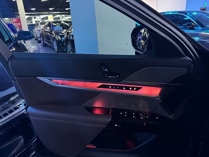 Фото 8 - BMW 7 Series