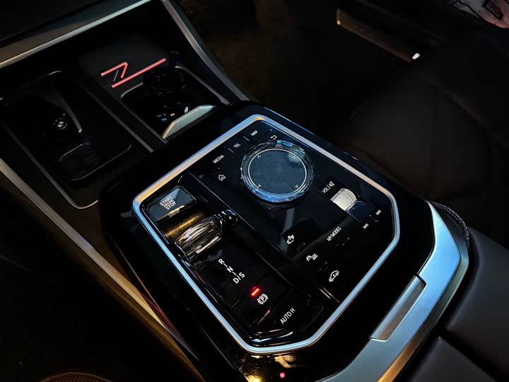 Фото 9 - BMW 7 Series