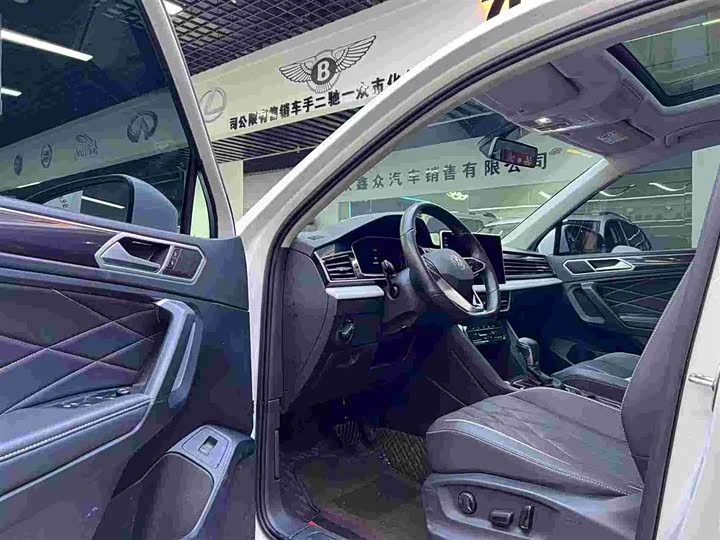 Фото 4 - Volkswagen Tiguan L Pro