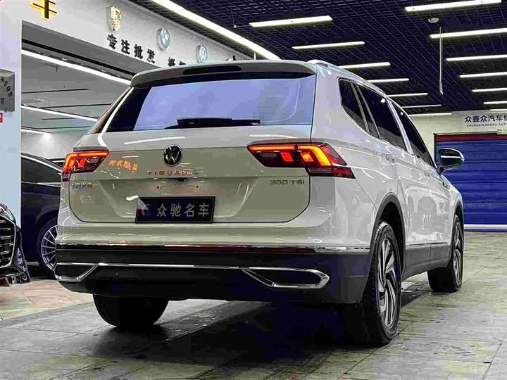 Фото 7 - Volkswagen Tiguan L Pro