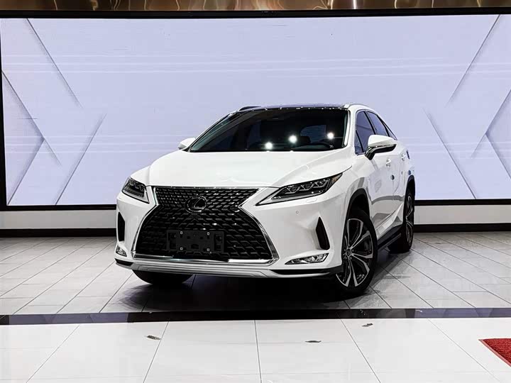 Фото 4 - Lexus RX