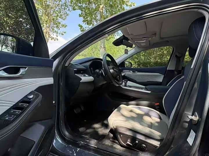 Фото 4 - Geely Preface