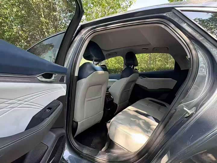 Фото 6 - Geely Preface