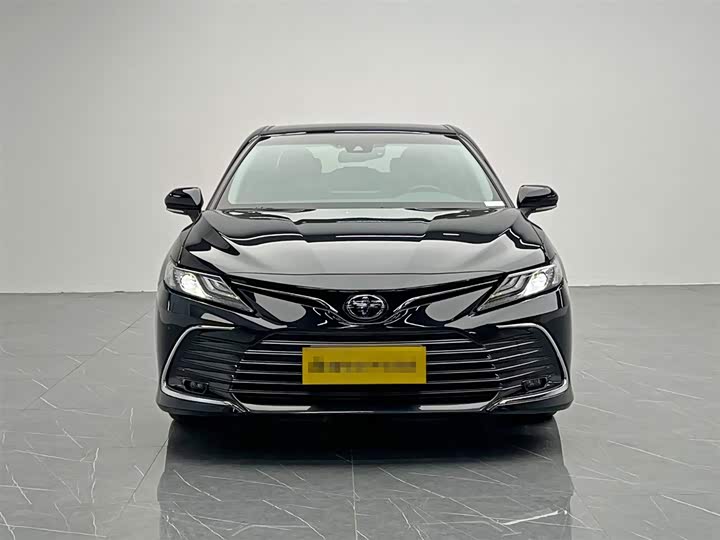 Фото 2 - Toyota Camry