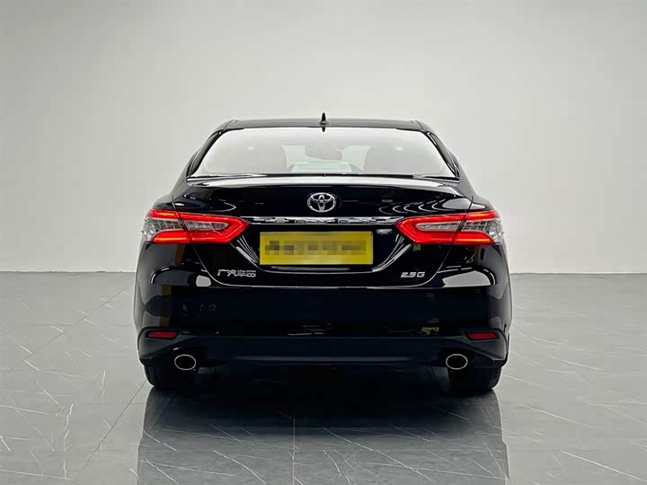 Фото 5 - Toyota Camry