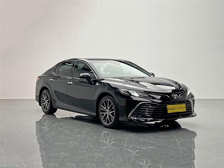 Фото 8 - Toyota Camry